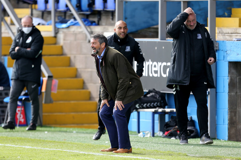 Southend United 0-4 Chesterfield: Southend sack Phil Brown after fans  protest - BBC Sport