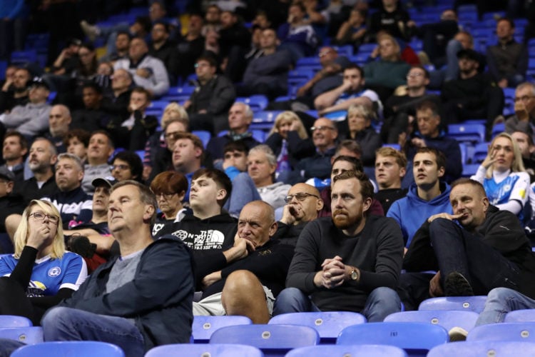 Video: Reading fans show their anger towards players ahead of Preston clash
